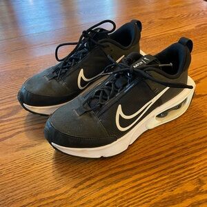 Black Nike AirMax athletic shoes, size 8.5